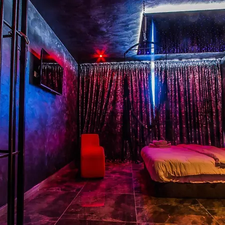 Love hotel Red