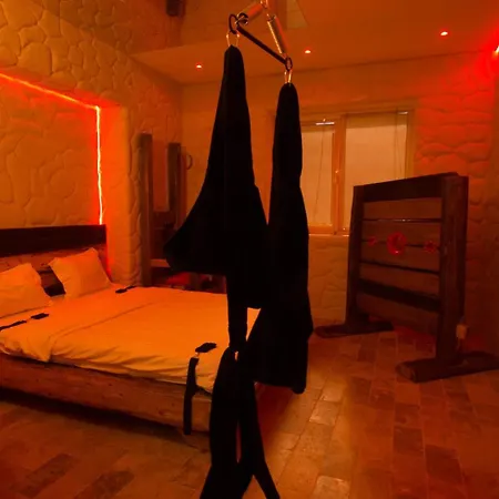 Love hotel Red Bucharest