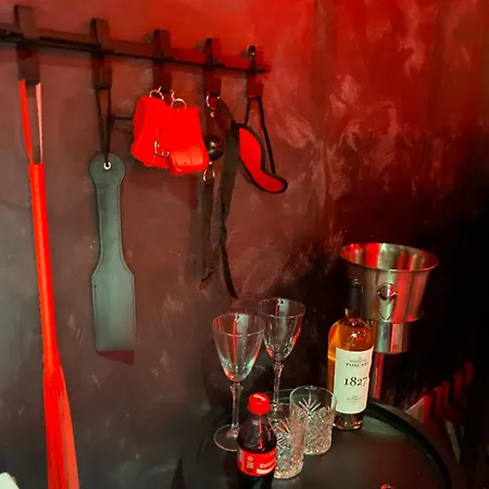Love hotel Red