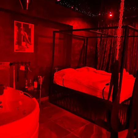 Red Yetişkin Oteli *